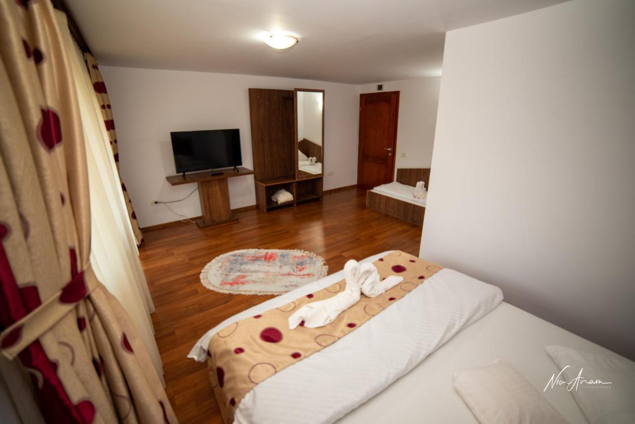 Casa Binu Hotel Arieseni Bagian luar foto